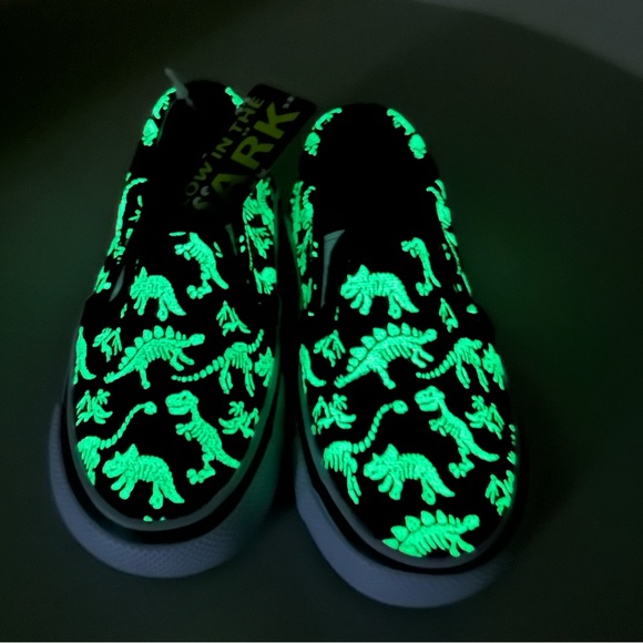TOMMY BAHAMA DINOSAUR GLOW IN THE DARK TODDLER BOY SIZE 5 NWT - Picture 5 of 11